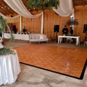 The Oak style dance floor perfectly matches this natural-chic event space.